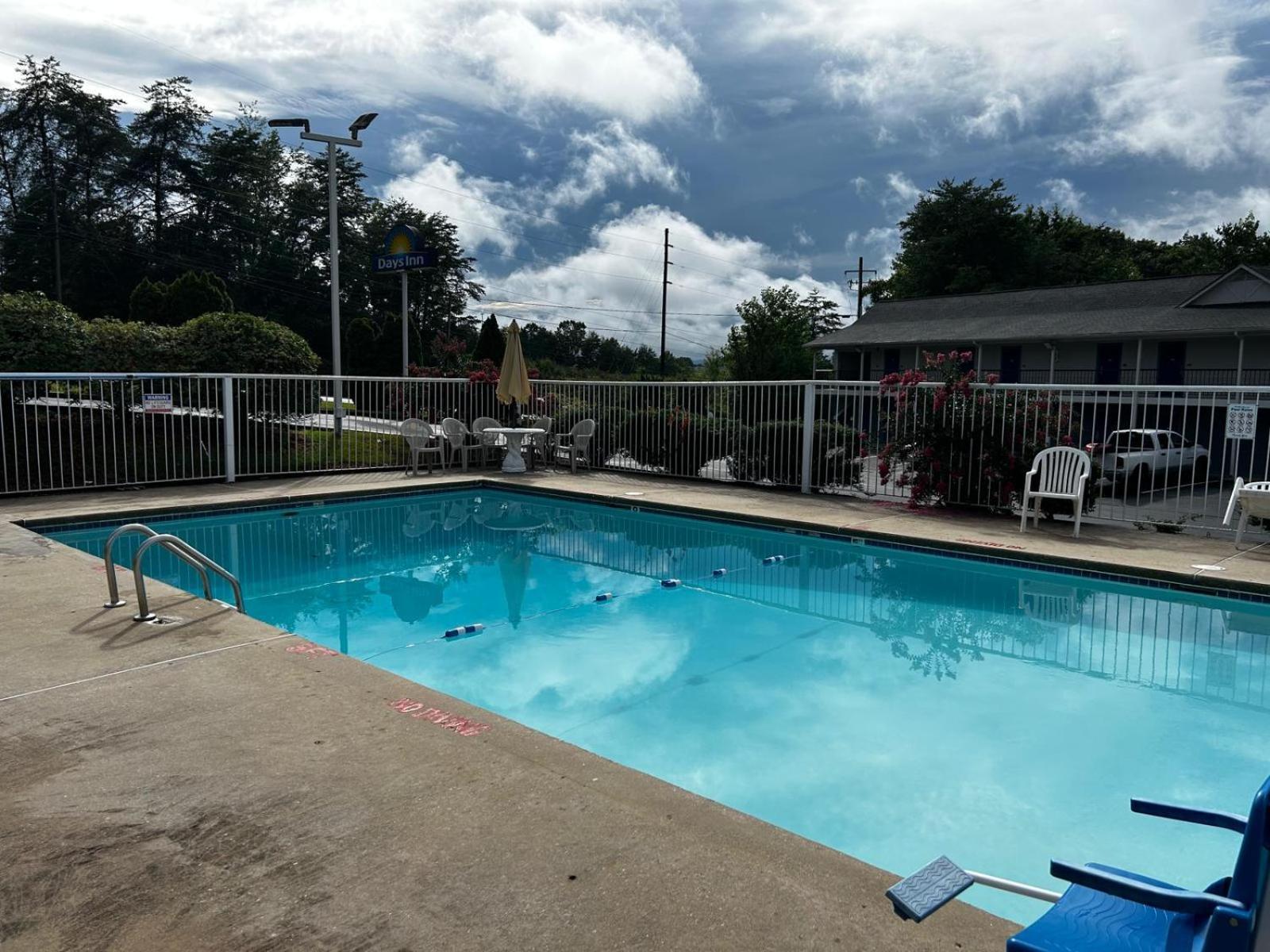 Days Inn By Wyndham Dahlonega University Area Exterior foto